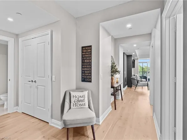 11 Bronte Rd #409, Oakville, ON L6L 0E1