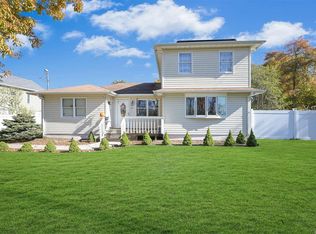 43 Woodland Dr, Mastic Beach, NY 11951