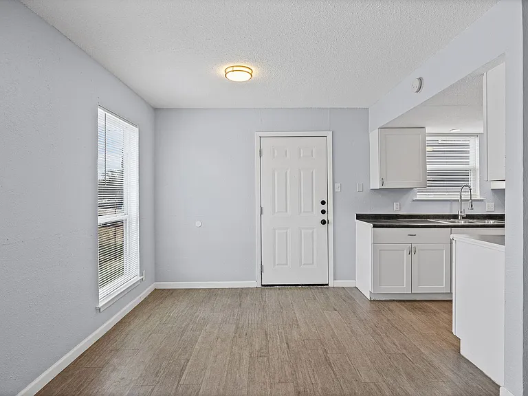 2615 Ektom Dr — Photo 10