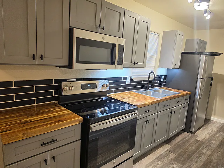 215 N Polaris — Photo 11