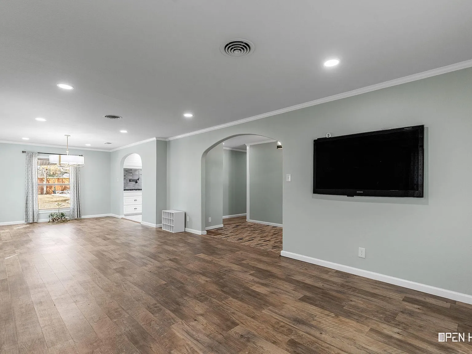 4 bed, 3.0 bath, 2995 sqft, $4,000 — Photo 4