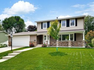 1316 Honeysuckle Ln, Hastings, MN 55033