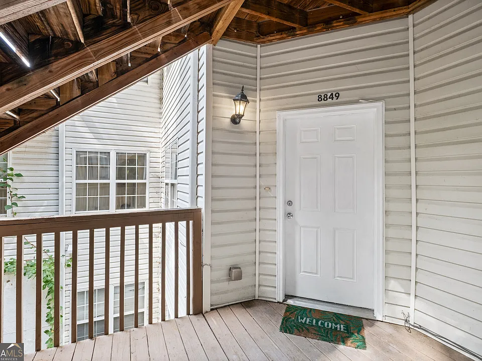 8849 Fairview Blf