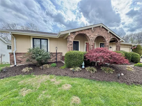 15446 Grantley Dr, Chesterfield, MO 63017