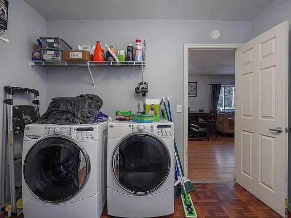 3rd image of 1469 Redmond Ave