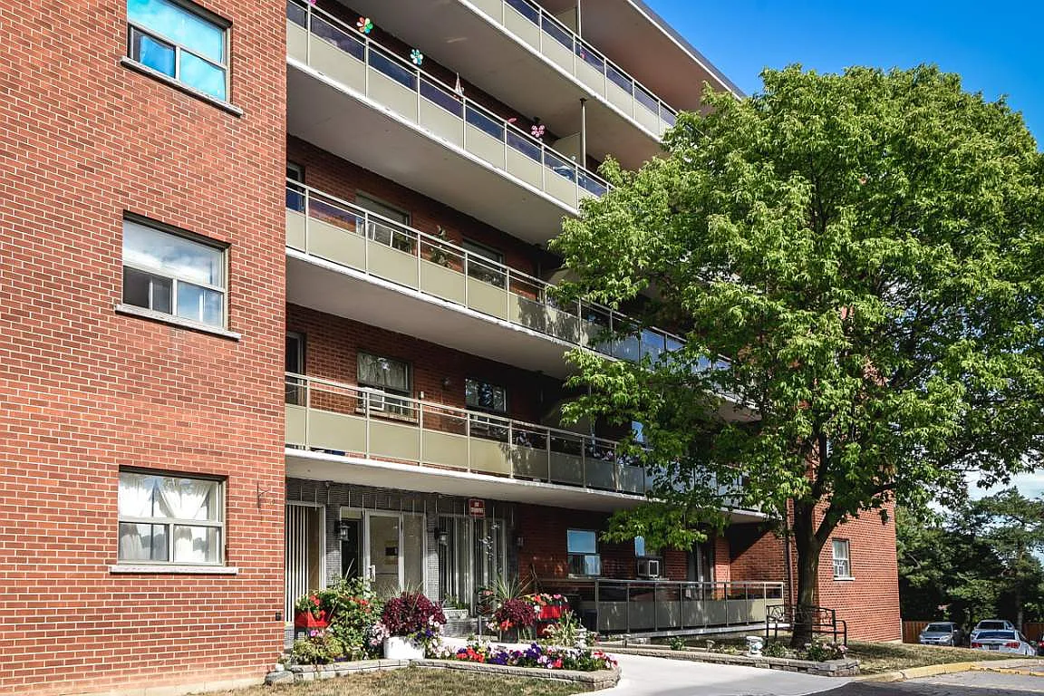 King Manor Apartments — Photo 1