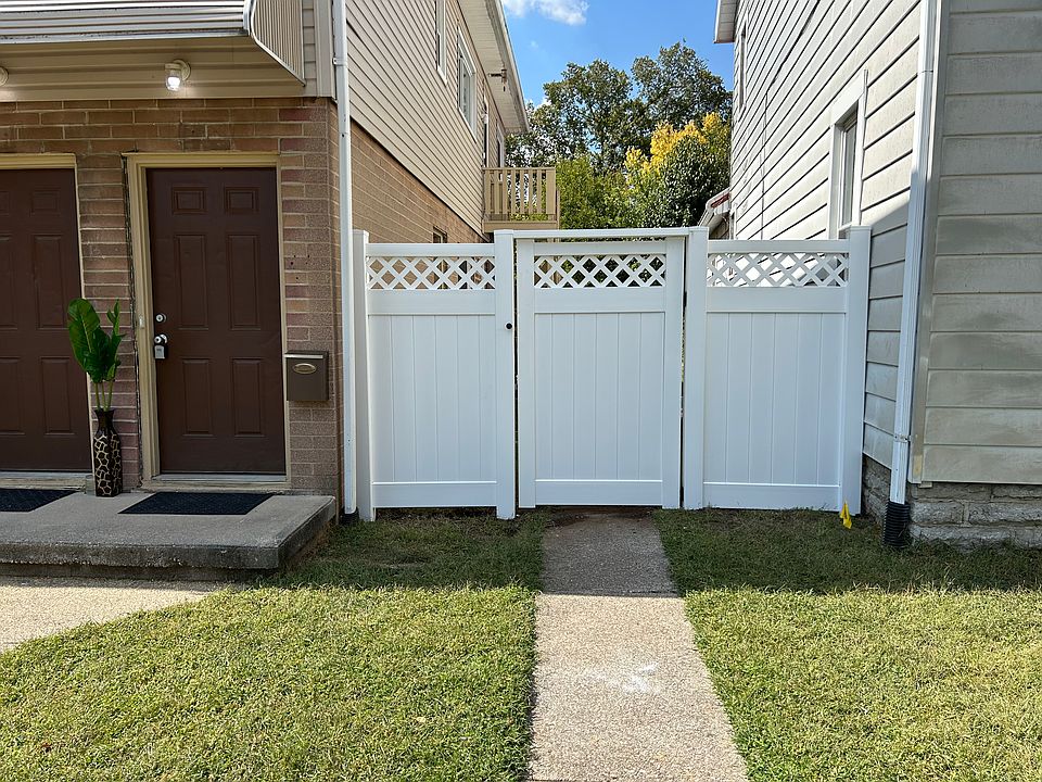 1st image of 153 1/2 S 1st St