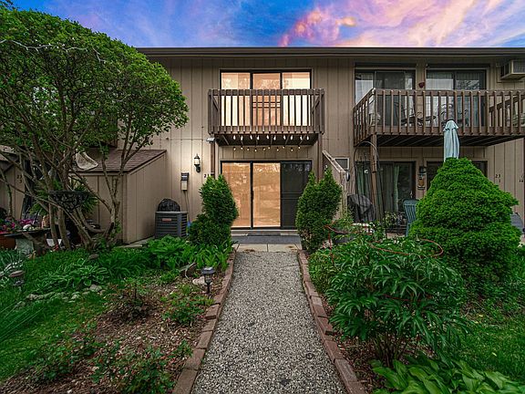 4th image of 23 Jamaica Colony APT 2