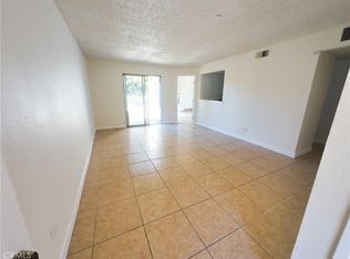 302 E Chestnut Ave, Santa Ana, CA 92701