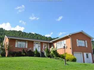 10 Beech Ln, Madison, WV 25130