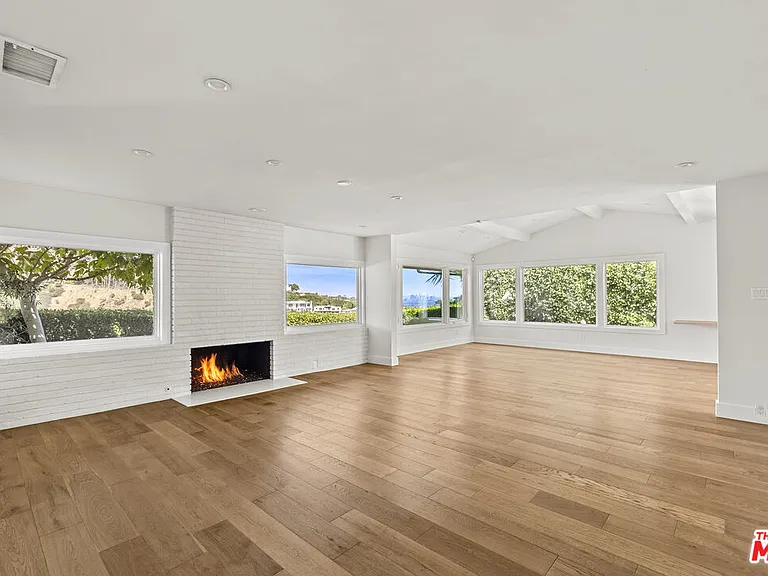 9881 Beverly Grove Dr — Photo 5