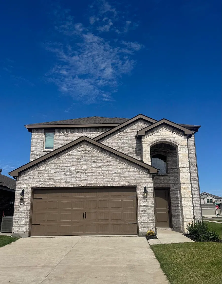 4 bed, 2289 sqft, $2,490 — Photo 1