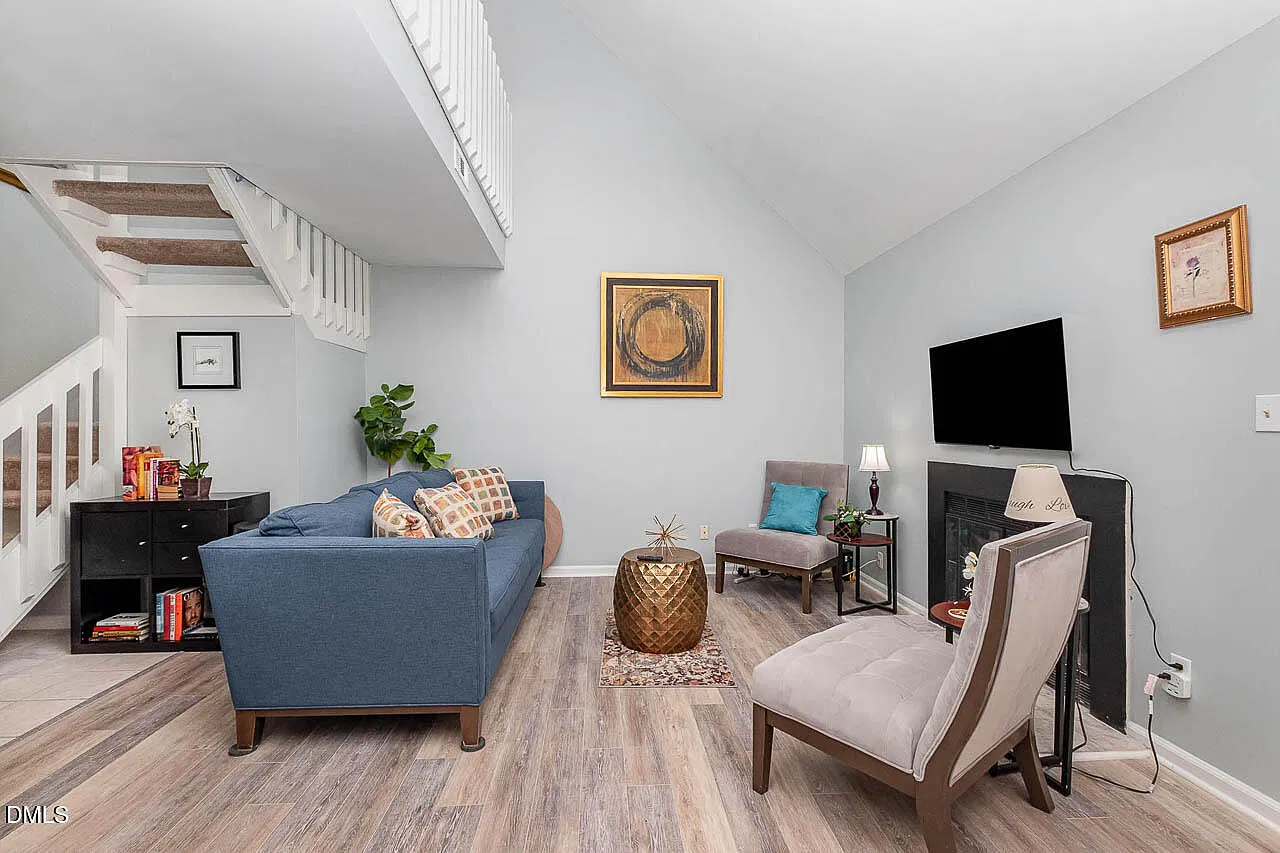 2 bed, 4.0 bath, 1350 sqft, $1,700 — Photo 1