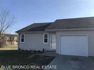 517 NE Fernwood Cir, Lees Summit, MO 64063