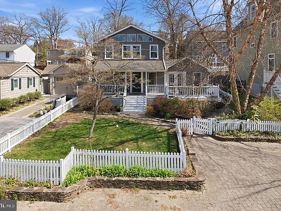 3rd image of 646 Shore Rd