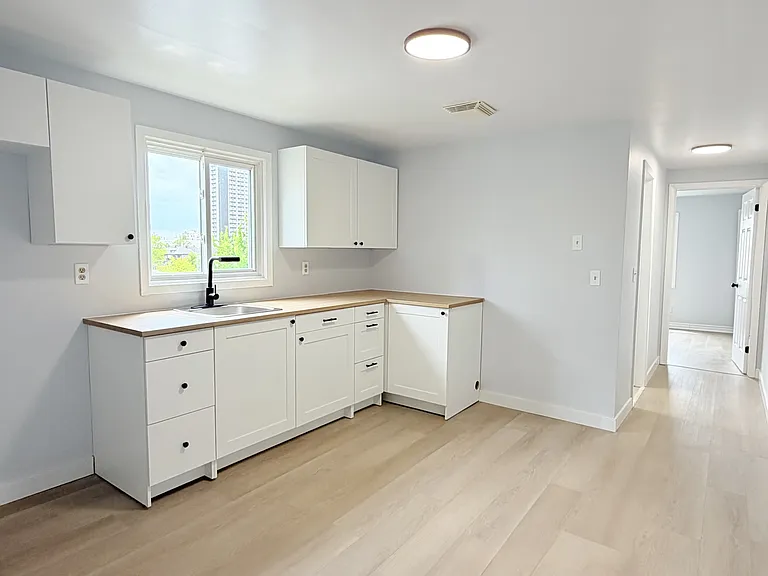 751 Windsor Ave #4 — Photo 2