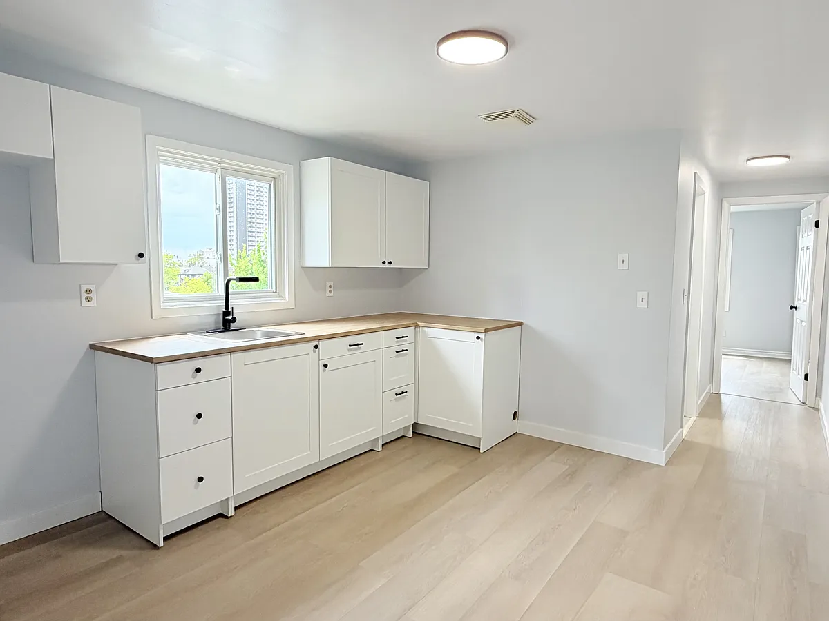 Building Photo - 751 Windsor Ave #4