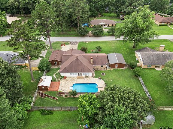 2nd image of 15479 Nell Lynn Ln