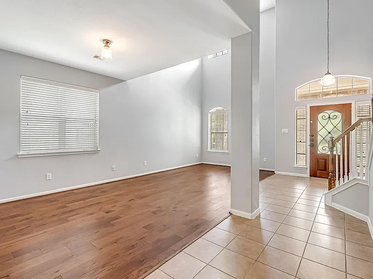 146 Black Swan Place The — Photo 3