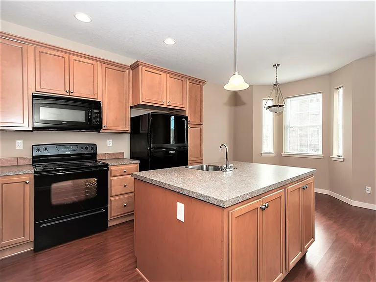601 SE 128th Ave — Photo 4