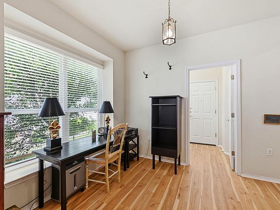 4th image of 120 Bowie Cir