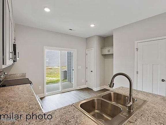3rd image of 194 Loren Rd