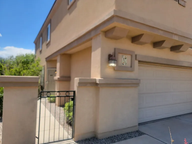 2202 Margarita Dr SE — Photo 2