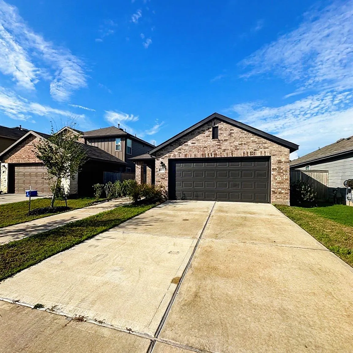 3 bed, 2.0 bath, 1640 sqft, $2,085 — Photo 3