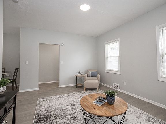 4th image of 3125 W 70th St