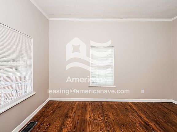 1056648_003_living_room_13715338.jpg