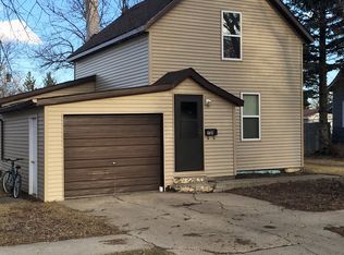 908 6th Ave NE, Devils Lake, ND 58301