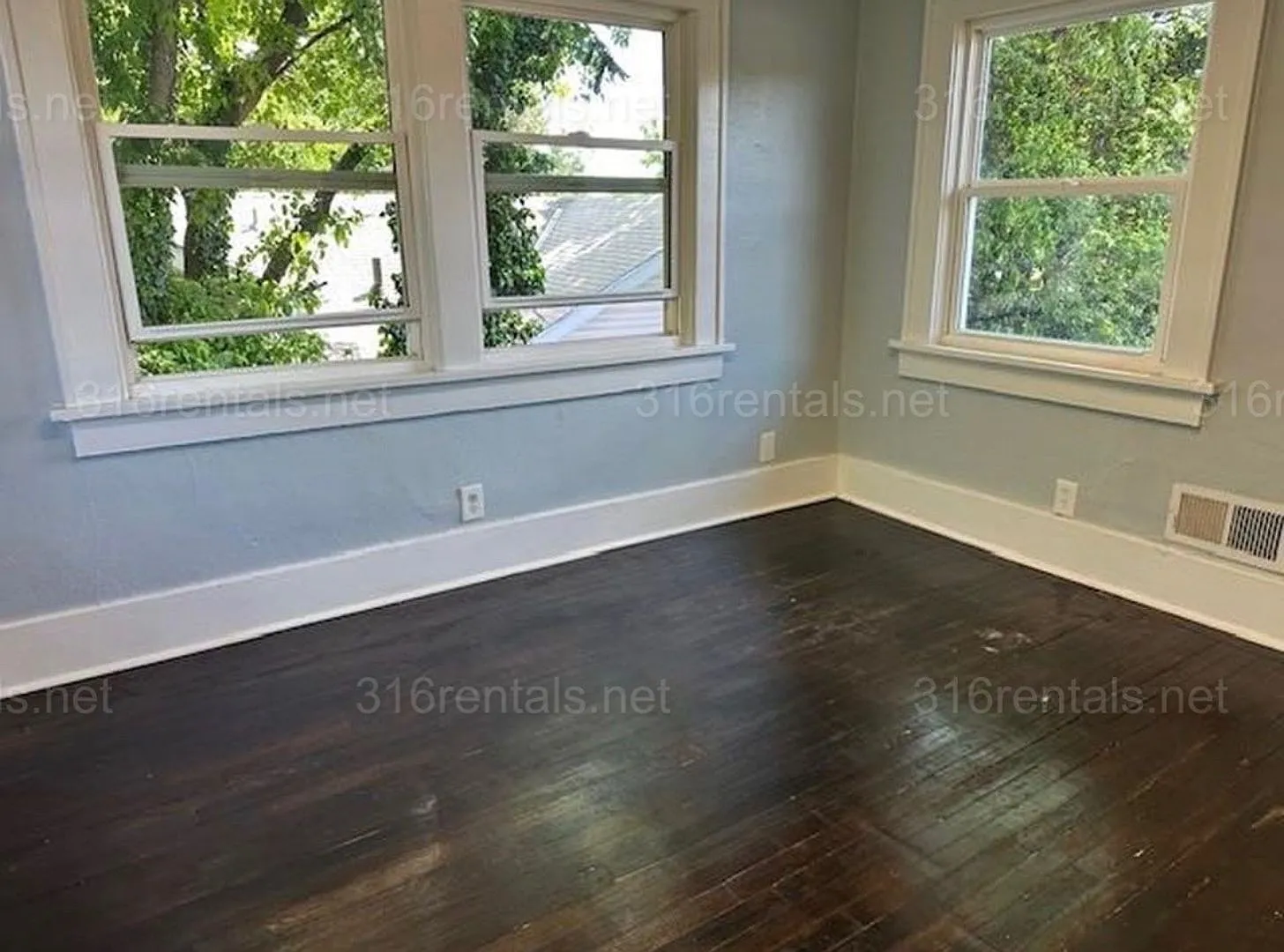 $1,199- 3 bedroom / 1 bathroom - Single Family Home — Photo 4