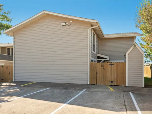 2101 Barak Ln APT 20, Bryan, TX 77802