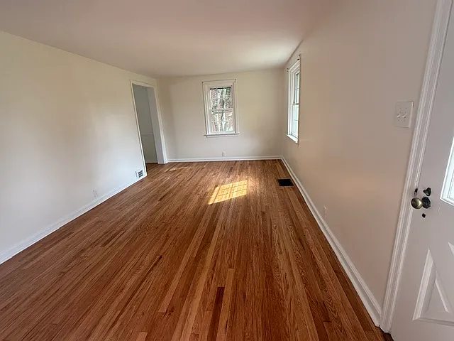 604 Meadow Ln — Photo 3