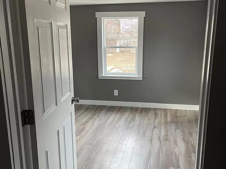 389 S Newton St — Photo 9