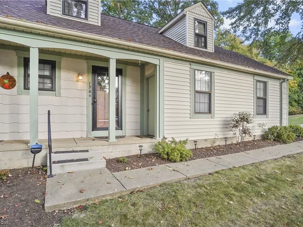 7964 Norriton Cir NW, North Canton, OH 44720