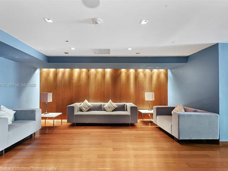 325 Biscayne Blvd #2020 — Photo 16