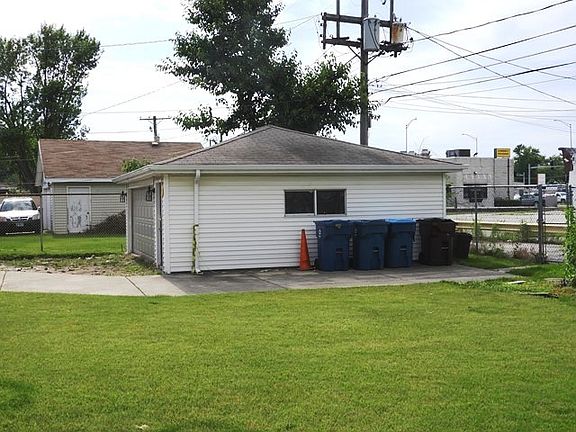 3rd image of 1030 E 162nd Pl
