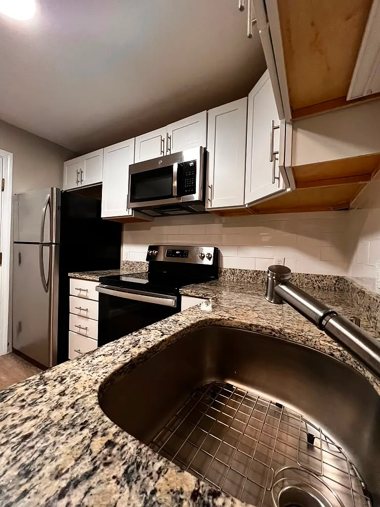 2 bed, $2,700 — Photo 4