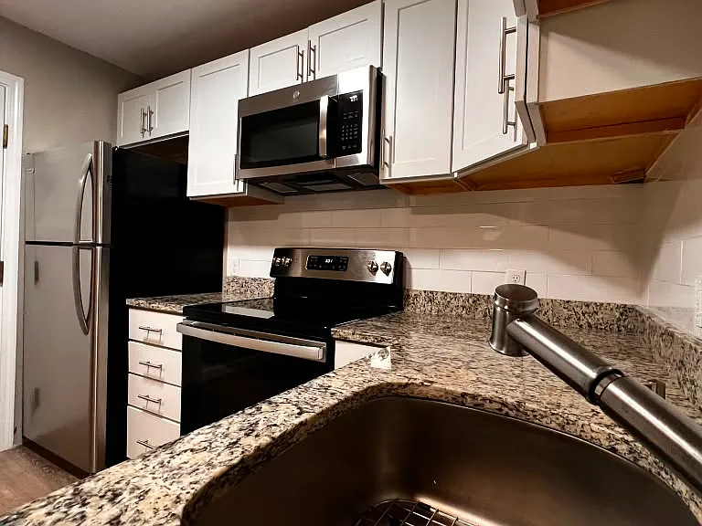 262 Grove St #9 — Photo 4