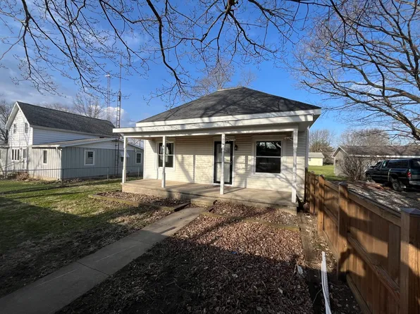 204 S Oak St, Arrowsmith, IL 61722