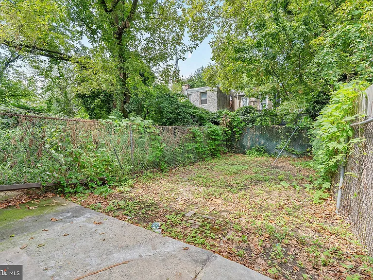 35 E Collom St — Photo 11