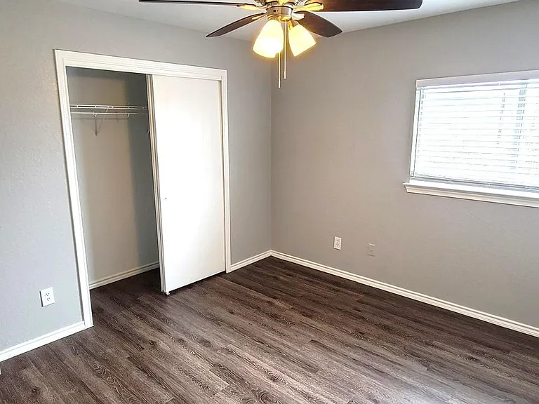 8506 Adams Hill Dr — Photo 21