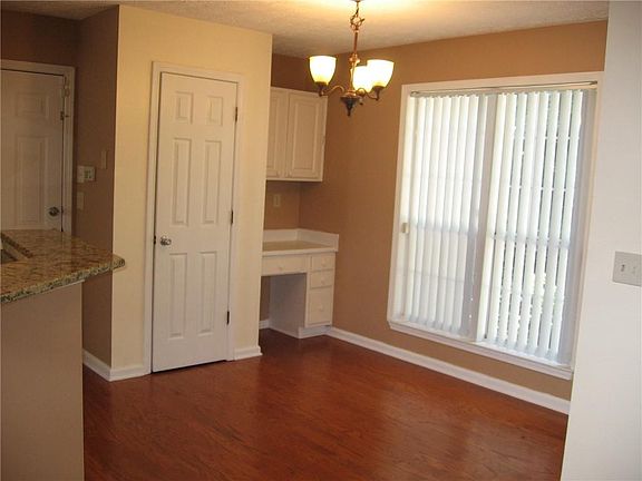 5th image of 3330 Saint James Ct