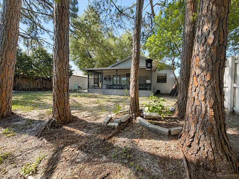 1954 Gregory Dr — Photo 23