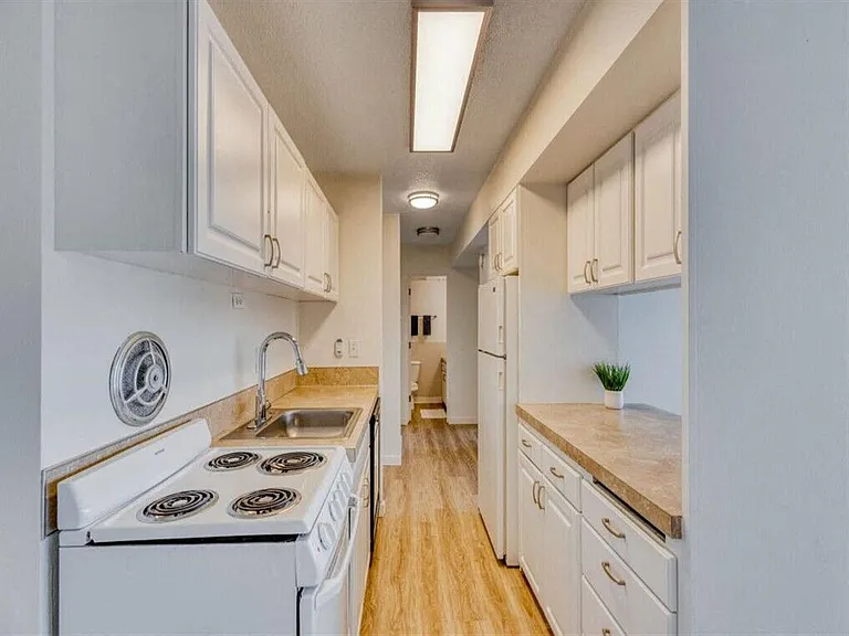 Irvington Apartments — Photo 9