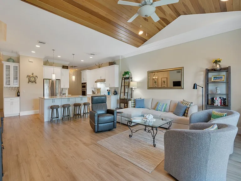 2010 Bridgepointe Cir #102 — Photo 10