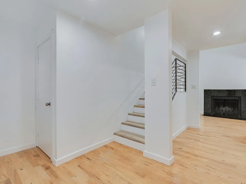 4130 Newton Ave #F