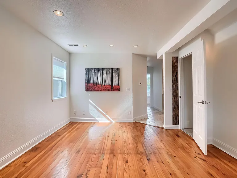 431 W 1st Ave — Photo 6