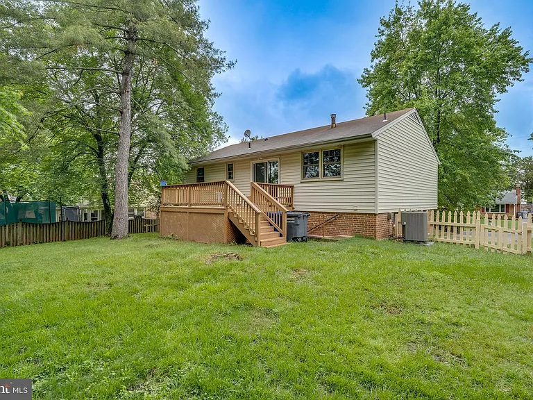 14715 Lock Dr — Photo 38